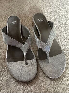 Eileen Fisher Silver Metallic Thong Sandals. Size 8.5. NWT